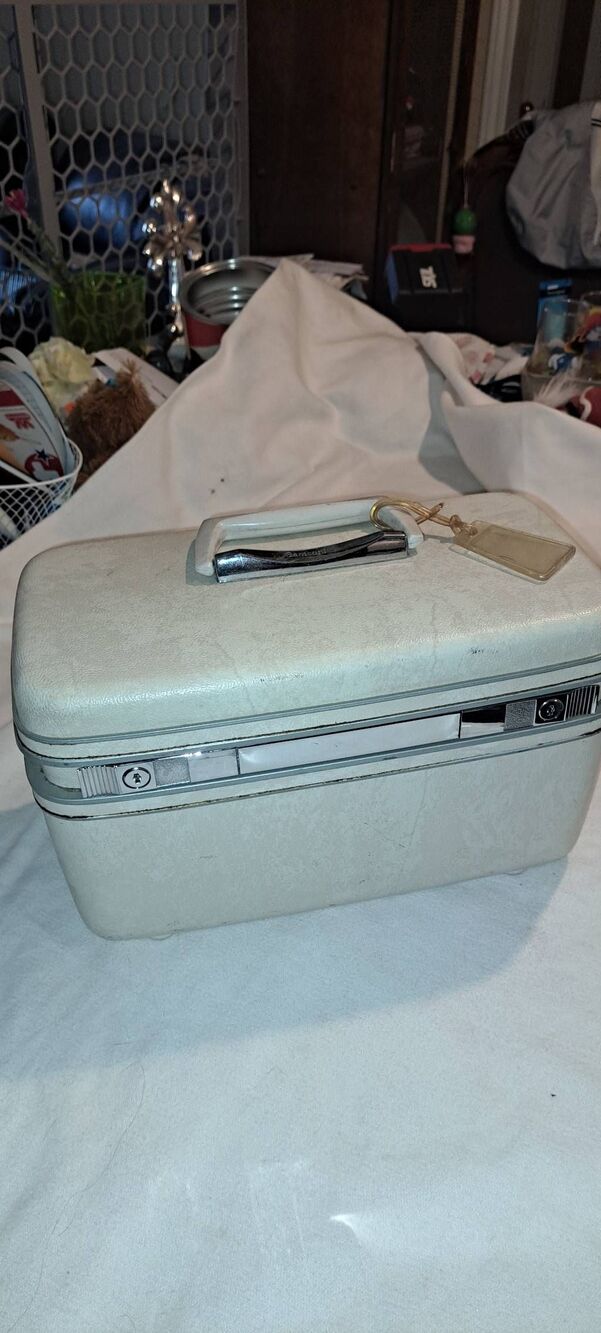 Vintage Samsonite Silhouette Beige Train Case Hard Shell Cosmetic Vanity 14"